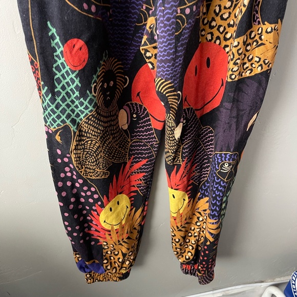 Farm Rio X Smiley Pop Jungle Smiley® Sweatpants - Picture 13 of 15